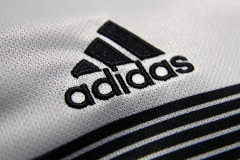 adidas が生産の拠点を中国から東南アジアにシフトすることを公言 1番の要因は貿易関税ではなくリーク文化か？ Kasper Rorsted カスパー・ローステッド 偽物 コピー品 ベトナム 中国 Nike Under Armour リーク HYPEBEAST ハイプビースト