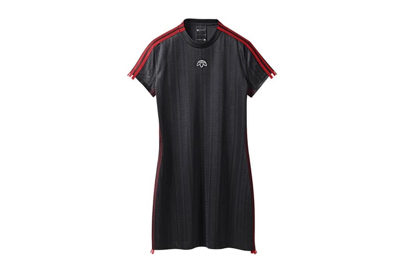 adidas Originals by Alexander Wang Season 3 第2弾のアイテム一覧が公開 adidas Originals by Alexander Wang Season 3 第2弾のアイテム一覧が公開 先月末に立ち上がりを迎えた〈adidas Originals by Alexander Wang(アディダス オリジナルス バイ アレキサンダー ワン)〉の最新コレクション“Season 3”より、早くもDrop 2が登場する。今季は工場での検品作業からインスパイアされ、品質管理基準や出荷不良品などのアイディアをモチーフに、〈adidas〉のアイコンを再構築。第2弾のデリバリーではワークウェアにフォーカスを当て、“CAUTION: DO NOT REMOVE(注意。取り外し厳禁)”というピクセルフォントをキーデザインに採用している。アパレルの注目は開襟タイプのコーチジャケットと、重量感のあるピケ素材を採用したクルーネック&トラックパンツのセットアップ。また、シューズカテゴリーからはAW Bball Soccerの新色とともにソックスランナータイプのRun Clean BOOSTも登場するほか、今回は〈adidas Originals by Alexander Wang〉初のレディースアイテムも展開される。 Alexander Wangの前衛的な哲学を色濃く反映した“Season 3”の第2弾は、〈adidas Originals〉と〈AW〉の直営店とオンライン、そして厳選された一部リテーラーにて5月19日(土)より発売開始。アイテム一覧は、上のフォトギャラリーからご確認を。 あわせて、W杯の歴史を讃える〈adidas Originals〉のユニフォームコレクションもお見逃しなく。 HYPEBEAST