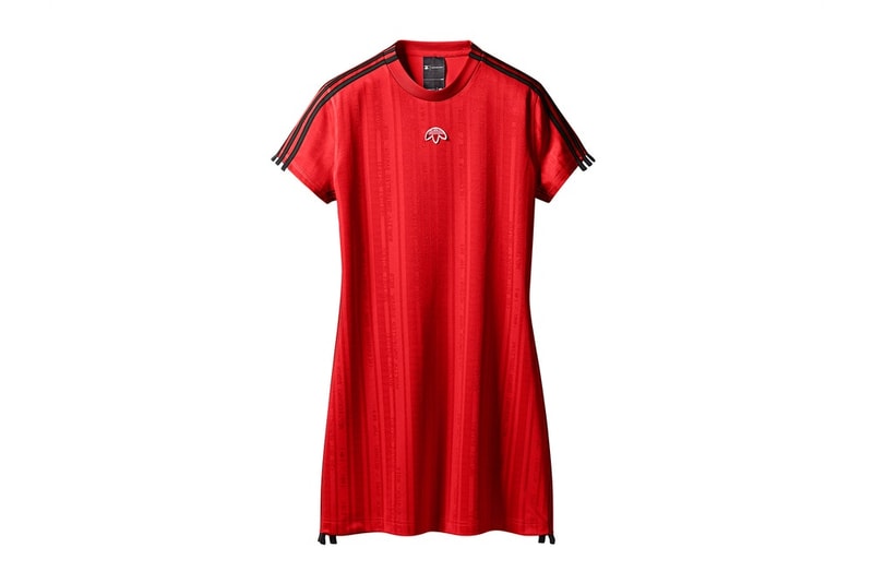 adidas Originals by Alexander Wang Season 3 第2弾のアイテム一覧が公開 adidas Originals by Alexander Wang Season 3 第2弾のアイテム一覧が公開 先月末に立ち上がりを迎えた〈adidas Originals by Alexander Wang（アディダス オリジナルス バイ アレキサンダー ワン）〉の最新コレクション“Season 3”より、早くもDrop 2が登場する。今季は工場での検品作業からインスパイアされ、品質管理基準や出荷不良品などのアイディアをモチーフに、〈adidas〉のアイコンを再構築。第2弾のデリバリーではワークウェアにフォーカスを当て、“CAUTION: DO NOT REMOVE（注意。取り外し厳禁）”というピクセルフォントをキーデザインに採用している。アパレルの注目は開襟タイプのコーチジャケットと、重量感のあるピケ素材を採用したクルーネック＆トラックパンツのセットアップ。また、シューズカテゴリーからはAW Bball Soccerの新色とともにソックスランナータイプのRun Clean BOOSTも登場するほか、今回は〈adidas Originals by Alexander Wang〉初のレディースアイテムも展開される。  Alexander Wangの前衛的な哲学を色濃く反映した“Season 3”の第2弾は、〈adidas Originals〉と〈AW〉の直営店とオンライン、そして厳選された一部リテーラーにて5月19日（土）より発売開始。アイテム一覧は、上のフォトギャラリーからご確認を。  あわせて、W杯の歴史を讃える〈adidas Originals〉のユニフォームコレクションもお見逃しなく。 HYPEBEAST