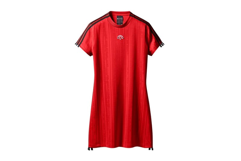 adidas Originals by Alexander Wang Season 3 第2弾のアイテム一覧が公開 adidas Originals by Alexander Wang Season 3 第2弾のアイテム一覧が公開 先月末に立ち上がりを迎えた〈adidas Originals by Alexander Wang(アディダス オリジナルス バイ アレキサンダー ワン)〉の最新コレクション“Season 3”より、早くもDrop 2が登場する。今季は工場での検品作業からインスパイアされ、品質管理基準や出荷不良品などのアイディアをモチーフに、〈adidas〉のアイコンを再構築。第2弾のデリバリーではワークウェアにフォーカスを当て、“CAUTION: DO NOT REMOVE(注意。取り外し厳禁)”というピクセルフォントをキーデザインに採用している。アパレルの注目は開襟タイプのコーチジャケットと、重量感のあるピケ素材を採用したクルーネック&トラックパンツのセットアップ。また、シューズカテゴリーからはAW Bball Soccerの新色とともにソックスランナータイプのRun Clean BOOSTも登場するほか、今回は〈adidas Originals by Alexander Wang〉初のレディースアイテムも展開される。 Alexander Wangの前衛的な哲学を色濃く反映した“Season 3”の第2弾は、〈adidas Originals〉と〈AW〉の直営店とオンライン、そして厳選された一部リテーラーにて5月19日(土)より発売開始。アイテム一覧は、上のフォトギャラリーからご確認を。 あわせて、W杯の歴史を讃える〈adidas Originals〉のユニフォームコレクションもお見逃しなく。 HYPEBEAST