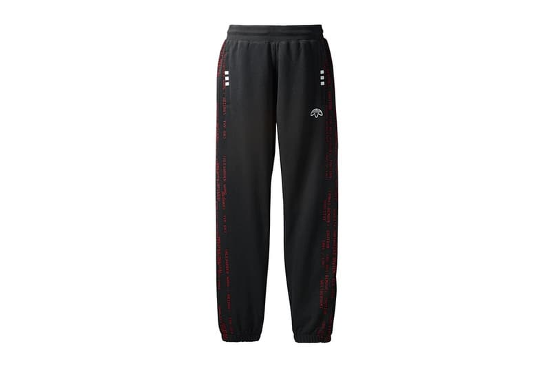 adidas Originals by Alexander Wang Season 3 第2弾のアイテム一覧が公開 adidas Originals by Alexander Wang Season 3 第2弾のアイテム一覧が公開 先月末に立ち上がりを迎えた〈adidas Originals by Alexander Wang（アディダス オリジナルス バイ アレキサンダー ワン）〉の最新コレクション“Season 3”より、早くもDrop 2が登場する。今季は工場での検品作業からインスパイアされ、品質管理基準や出荷不良品などのアイディアをモチーフに、〈adidas〉のアイコンを再構築。第2弾のデリバリーではワークウェアにフォーカスを当て、“CAUTION: DO NOT REMOVE（注意。取り外し厳禁）”というピクセルフォントをキーデザインに採用している。アパレルの注目は開襟タイプのコーチジャケットと、重量感のあるピケ素材を採用したクルーネック＆トラックパンツのセットアップ。また、シューズカテゴリーからはAW Bball Soccerの新色とともにソックスランナータイプのRun Clean BOOSTも登場するほか、今回は〈adidas Originals by Alexander Wang〉初のレディースアイテムも展開される。  Alexander Wangの前衛的な哲学を色濃く反映した“Season 3”の第2弾は、〈adidas Originals〉と〈AW〉の直営店とオンライン、そして厳選された一部リテーラーにて5月19日（土）より発売開始。アイテム一覧は、上のフォトギャラリーからご確認を。  あわせて、W杯の歴史を讃える〈adidas Originals〉のユニフォームコレクションもお見逃しなく。 HYPEBEAST