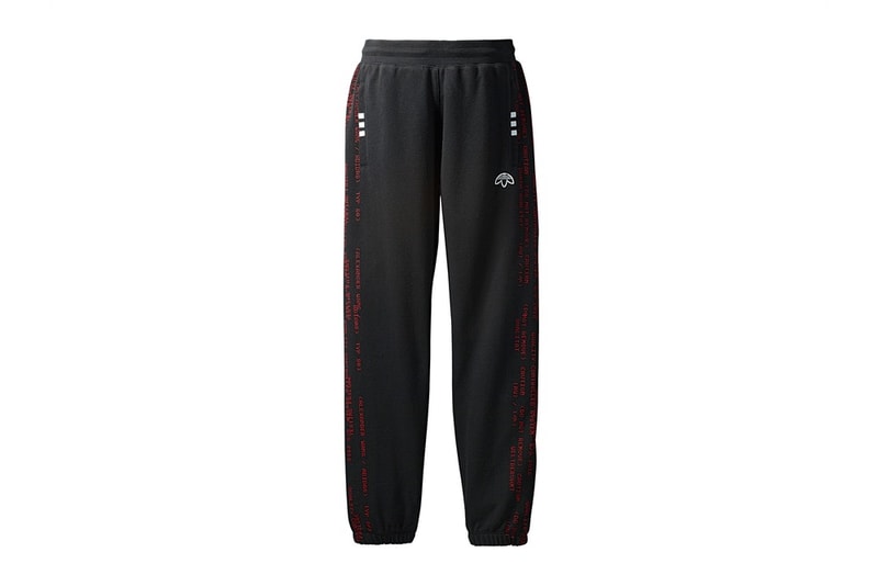 adidas Originals by Alexander Wang Season 3 第2弾のアイテム一覧が公開 adidas Originals by Alexander Wang Season 3 第2弾のアイテム一覧が公開 先月末に立ち上がりを迎えた〈adidas Originals by Alexander Wang（アディダス オリジナルス バイ アレキサンダー ワン）〉の最新コレクション“Season 3”より、早くもDrop 2が登場する。今季は工場での検品作業からインスパイアされ、品質管理基準や出荷不良品などのアイディアをモチーフに、〈adidas〉のアイコンを再構築。第2弾のデリバリーではワークウェアにフォーカスを当て、“CAUTION: DO NOT REMOVE（注意。取り外し厳禁）”というピクセルフォントをキーデザインに採用している。アパレルの注目は開襟タイプのコーチジャケットと、重量感のあるピケ素材を採用したクルーネック＆トラックパンツのセットアップ。また、シューズカテゴリーからはAW Bball Soccerの新色とともにソックスランナータイプのRun Clean BOOSTも登場するほか、今回は〈adidas Originals by Alexander Wang〉初のレディースアイテムも展開される。  Alexander Wangの前衛的な哲学を色濃く反映した“Season 3”の第2弾は、〈adidas Originals〉と〈AW〉の直営店とオンライン、そして厳選された一部リテーラーにて5月19日（土）より発売開始。アイテム一覧は、上のフォトギャラリーからご確認を。  あわせて、W杯の歴史を讃える〈adidas Originals〉のユニフォームコレクションもお見逃しなく。 HYPEBEAST