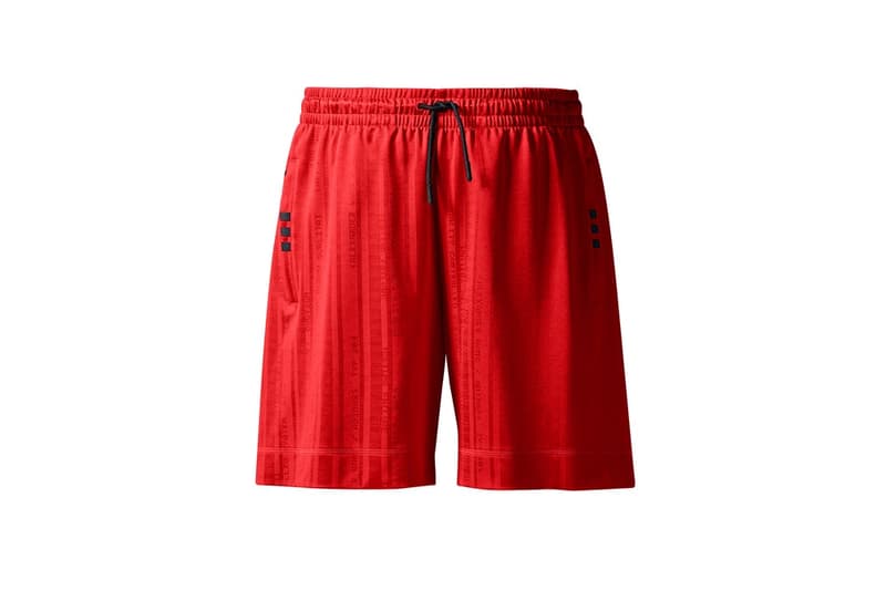 adidas Originals by Alexander Wang Season 3 第2弾のアイテム一覧が公開 adidas Originals by Alexander Wang Season 3 第2弾のアイテム一覧が公開 先月末に立ち上がりを迎えた〈adidas Originals by Alexander Wang（アディダス オリジナルス バイ アレキサンダー ワン）〉の最新コレクション“Season 3”より、早くもDrop 2が登場する。今季は工場での検品作業からインスパイアされ、品質管理基準や出荷不良品などのアイディアをモチーフに、〈adidas〉のアイコンを再構築。第2弾のデリバリーではワークウェアにフォーカスを当て、“CAUTION: DO NOT REMOVE（注意。取り外し厳禁）”というピクセルフォントをキーデザインに採用している。アパレルの注目は開襟タイプのコーチジャケットと、重量感のあるピケ素材を採用したクルーネック＆トラックパンツのセットアップ。また、シューズカテゴリーからはAW Bball Soccerの新色とともにソックスランナータイプのRun Clean BOOSTも登場するほか、今回は〈adidas Originals by Alexander Wang〉初のレディースアイテムも展開される。  Alexander Wangの前衛的な哲学を色濃く反映した“Season 3”の第2弾は、〈adidas Originals〉と〈AW〉の直営店とオンライン、そして厳選された一部リテーラーにて5月19日（土）より発売開始。アイテム一覧は、上のフォトギャラリーからご確認を。  あわせて、W杯の歴史を讃える〈adidas Originals〉のユニフォームコレクションもお見逃しなく。 HYPEBEAST