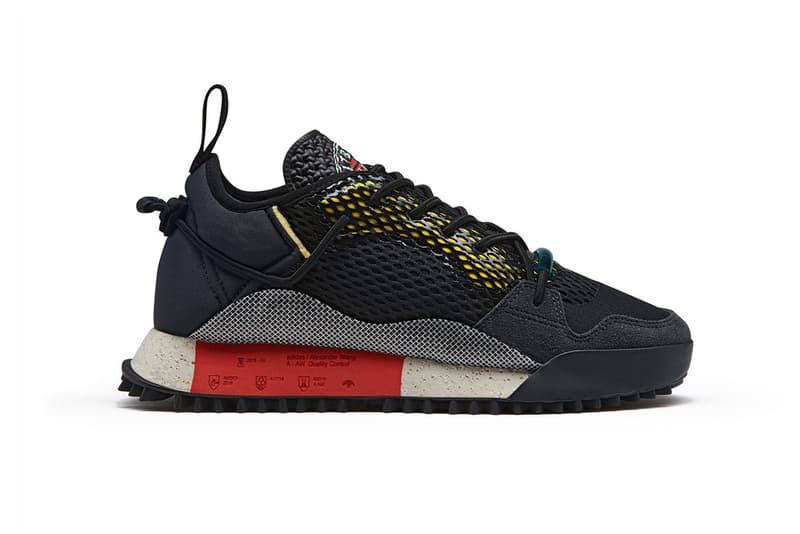 adidas Originals by Alexander Wang Season 3 第2弾のアイテム一覧が公開 adidas Originals by Alexander Wang Season 3 第2弾のアイテム一覧が公開 先月末に立ち上がりを迎えた〈adidas Originals by Alexander Wang(アディダス オリジナルス バイ アレキサンダー ワン)〉の最新コレクション“Season 3”より、早くもDrop 2が登場する。今季は工場での検品作業からインスパイアされ、品質管理基準や出荷不良品などのアイディアをモチーフに、〈adidas〉のアイコンを再構築。第2弾のデリバリーではワークウェアにフォーカスを当て、“CAUTION: DO NOT REMOVE(注意。取り外し厳禁)”というピクセルフォントをキーデザインに採用している。アパレルの注目は開襟タイプのコーチジャケットと、重量感のあるピケ素材を採用したクルーネック&トラックパンツのセットアップ。また、シューズカテゴリーからはAW Bball Soccerの新色とともにソックスランナータイプのRun Clean BOOSTも登場するほか、今回は〈adidas Originals by Alexander Wang〉初のレディースアイテムも展開される。 Alexander Wangの前衛的な哲学を色濃く反映した“Season 3”の第2弾は、〈adidas Originals〉と〈AW〉の直営店とオンライン、そして厳選された一部リテーラーにて5月19日(土)より発売開始。アイテム一覧は、上のフォトギャラリーからご確認を。 あわせて、W杯の歴史を讃える〈adidas Originals〉のユニフォームコレクションもお見逃しなく。 HYPEBEAST