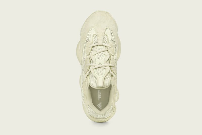 YEEZY 500 の新色 “Supermoon Yellow” の国内取扱店舗＆発売日が決定 異素材のコントラストでどこか幻想的な雰囲気さえ漂う一足が遂に市場へ スニーカーシーンに絶えず話題を振りまく〈adidas（アディダス）〉とKanye West（カニエ・ウェスト）のコラボレートライン“adidas + KANYE WEST”より、YEEZY 500の新色“Supermoon Yellow”に関する国内取扱店舗＆発売日の情報が到着した。牛革のスエード、高品質なレザー、そしてメッシュと3種類の異素材でアッパーを構成した本作は、ダイカットのEVAミッドソールと高摩耗性のラバーアウトソールを搭載し、adiPRENE+ Cushioningが優れた衝撃吸収性と反発力を提供。さらにシューレースのアイレットにはリフレクターを搭載し、 暗所での可視性を確保することにも成功している。  YEEZY 500 “Supermoon Yellow”の国内発売日は6月9日（土）で、価格は25,000円（税抜）。取扱店舗一覧は、以下のリストをチェック。  ちなみに、’Yeは現在〈YEEZY（イージー）〉と自身のプロモーションを担当する広報役を探しているようだが、彼が設けた募集要項はご存知？  YEEZY 500 “Supermoon Yellow” 取扱店舗 アディダス オリジナルス フラッグシップ ストア トウキョウ アディダス オンラインショップ http://shop.adidas.jp/originals/yeezy/  mita sneakers Styles 代官山 伊勢丹新宿店 Undefeated Tokyo United Arrows & Sons GR8 BEAMS 原宿 BILLY’S ENT The HEARTBREAKERS atmos Blue Omotesando HYPEBEAST