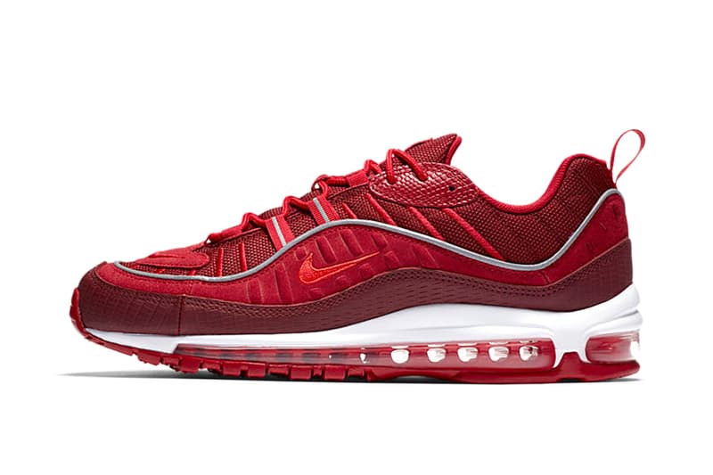 夏に映える情熱カラーに身を包んだ Nike Air Max 98 “Team Red” が登場 同系色でまとめつつもエンボスレザーやヌバックの部分使いでこなれ感アップ Virgil Abloh ヴァージル・アブロー ACRONYM® アクロニウム Nike ナイキ Air Max 98 アッパーデザイン フルレングス ビジブルAirユニット エンボスレザー ヌバック Air Max 98“Team Red” 5月10日（木） 19,440円 SNKRS HYPEBEAST ハイプビースト