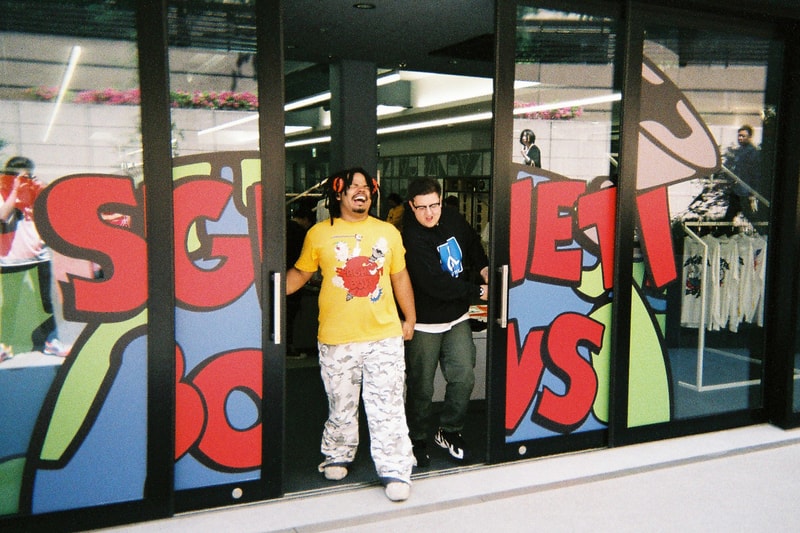 Back to Film：Spaghetti Boys が記録した NUBIAN HARAJUKU のオープニングイベント A$AP Rockyの客演にも迎えられたシカゴの新鋭ラッパー Famous Dexが参戦し、世界的ファッションアイコンのルカ・サバトも乱入 世界最大規模の野外フェス「Coachella（コーチェラ）」にも出演し、誰もが知るビッグレーベルとのコラボレートも噂されているSpaghetti Boys（スパゲッティ ボーイズ）は、DJとしての活動のみならず、〈Off-White™️（オフホワイト）〉や〈Heron Preston（ヘロン プレストン）〉にもパートナーに招聘され、その名を冠したブランドが人気沸騰中だ。『ビーバス・アンド・バットヘッド』などに象徴される90年代のコミカルな世界観を取り入れたアパレルは瞬く間にファンの心を掴み、先日は移転リニューアルを遂げた『NUBIAN HARAJUKU』で世界初のストア展開も決定したばかり。そのSpaghetti Boysにレンズ付きフィルムカメラを託し、『1OAK』で開催された『NUBIAN HARAJUKU』のオープニングイベントの様子をキャプチャーしてもらった。  “NUBIAN HARAJUKU -GRAND OPENING PARTY-”には、A$AP Rocky（エイサップ・ロッキー）の客演に迎えられ、#JapanChallengeのタグで爆発的ヒットを記録した“JAPAN”のリリースも記憶に新しいシカゴ出身の新鋭ラッパー、Famous Dex（フェイマス デックス）が参戦。また、同時期に来日していたカリスマモデル、Luka Sabbat（ルカ・サバト）も乱入し、満員の会場は終始熱気に包まれていたようだ。  Spaghetti Boysの注目度の高さが伺える“Back to Film”を是非、上のフォトギャラリーからチェックしてみてほしい。〈HUF（ハフ）〉のクリエイティブチームやDesiigner（デザイナー）なども参加した同企画のアーカイブ記事は、こちらからプレイバック。