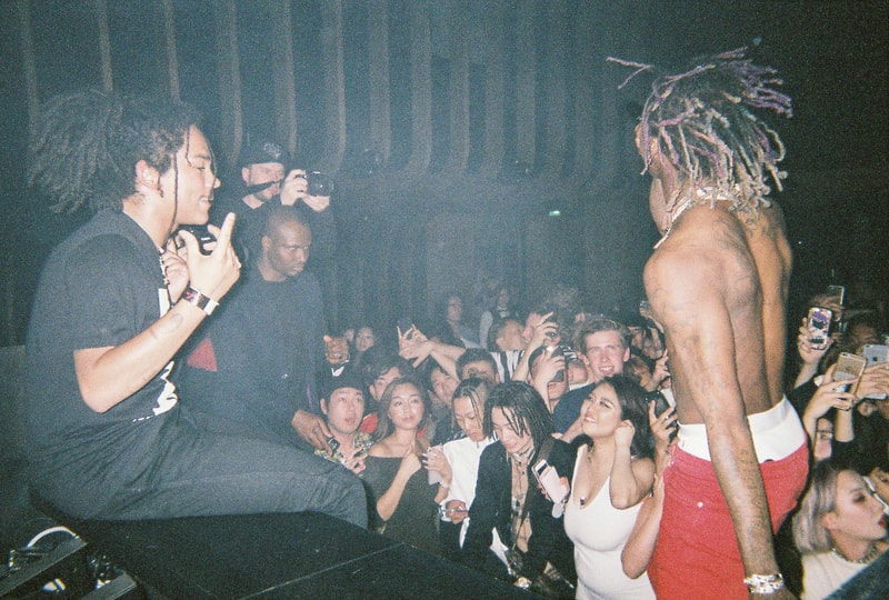 Back to Film：Spaghetti Boys が記録した NUBIAN HARAJUKU のオープニングイベント A$AP Rockyの客演にも迎えられたシカゴの新鋭ラッパー Famous Dexが参戦し、世界的ファッションアイコンのルカ・サバトも乱入 世界最大規模の野外フェス「Coachella（コーチェラ）」にも出演し、誰もが知るビッグレーベルとのコラボレートも噂されているSpaghetti Boys（スパゲッティ ボーイズ）は、DJとしての活動のみならず、〈Off-White™️（オフホワイト）〉や〈Heron Preston（ヘロン プレストン）〉にもパートナーに招聘され、その名を冠したブランドが人気沸騰中だ。『ビーバス・アンド・バットヘッド』などに象徴される90年代のコミカルな世界観を取り入れたアパレルは瞬く間にファンの心を掴み、先日は移転リニューアルを遂げた『NUBIAN HARAJUKU』で世界初のストア展開も決定したばかり。そのSpaghetti Boysにレンズ付きフィルムカメラを託し、『1OAK』で開催された『NUBIAN HARAJUKU』のオープニングイベントの様子をキャプチャーしてもらった。  “NUBIAN HARAJUKU -GRAND OPENING PARTY-”には、A$AP Rocky（エイサップ・ロッキー）の客演に迎えられ、#JapanChallengeのタグで爆発的ヒットを記録した“JAPAN”のリリースも記憶に新しいシカゴ出身の新鋭ラッパー、Famous Dex（フェイマス デックス）が参戦。また、同時期に来日していたカリスマモデル、Luka Sabbat（ルカ・サバト）も乱入し、満員の会場は終始熱気に包まれていたようだ。  Spaghetti Boysの注目度の高さが伺える“Back to Film”を是非、上のフォトギャラリーからチェックしてみてほしい。〈HUF（ハフ）〉のクリエイティブチームやDesiigner（デザイナー）なども参加した同企画のアーカイブ記事は、こちらからプレイバック。