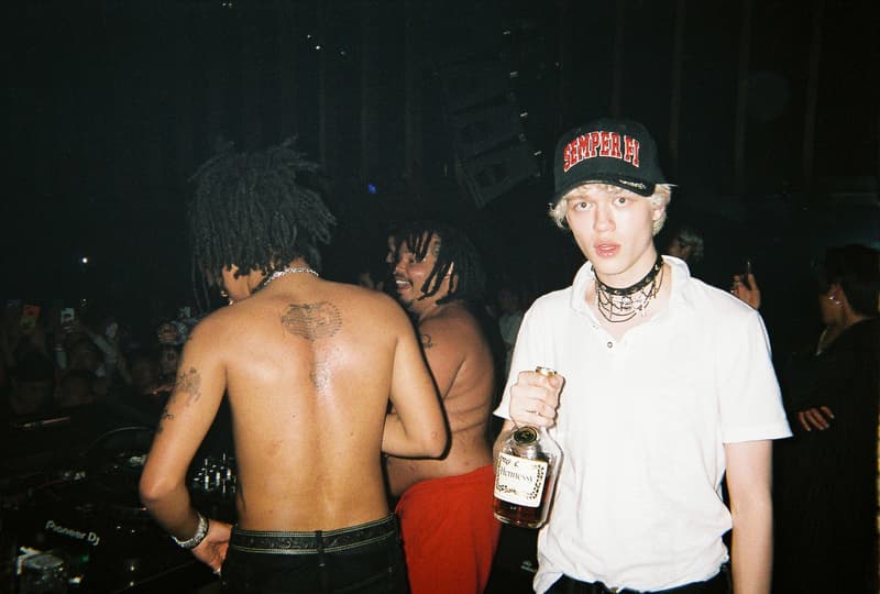 Back to Film:Spaghetti Boys が記録した NUBIAN HARAJUKU のオープニングイベント A$AP Rockyの客演にも迎えられたシカゴの新鋭ラッパー Famous Dexが参戦し、世界的ファッションアイコンのルカ・サバトも乱入 世界最大規模の野外フェス「Coachella(コーチェラ)」にも出演し、誰もが知るビッグレーベルとのコラボレートも噂されているSpaghetti Boys(スパゲッティ ボーイズ)は、DJとしての活動のみならず、〈Off-White™️(オフホワイト)〉や〈Heron Preston(ヘロン プレストン)〉にもパートナーに招聘され、その名を冠したブランドが人気沸騰中だ。『ビーバス・アンド・バットヘッド』などに象徴される90年代のコミカルな世界観を取り入れたアパレルは瞬く間にファンの心を掴み、先日は移転リニューアルを遂げた『NUBIAN HARAJUKU』で世界初のストア展開も決定したばかり。そのSpaghetti Boysにレンズ付きフィルムカメラを託し、『1OAK』で開催された『NUBIAN HARAJUKU』のオープニングイベントの様子をキャプチャーしてもらった。 “NUBIAN HARAJUKU -GRAND OPENING PARTY-”には、A$AP Rocky(エイサップ・ロッキー)の客演に迎えられ、#JapanChallengeのタグで爆発的ヒットを記録した“JAPAN”のリリースも記憶に新しいシカゴ出身の新鋭ラッパー、Famous Dex(フェイマス デックス)が参戦。また、同時期に来日していたカリスマモデル、Luka Sabbat(ルカ・サバト)も乱入し、満員の会場は終始熱気に包まれていたようだ。 Spaghetti Boysの注目度の高さが伺える“Back to Film”を是非、上のフォトギャラリーからチェックしてみてほしい。〈HUF(ハフ)〉のクリエイティブチームやDesiigner(デザイナー)なども参加した同企画のアーカイブ記事は、こちらからプレイバック。