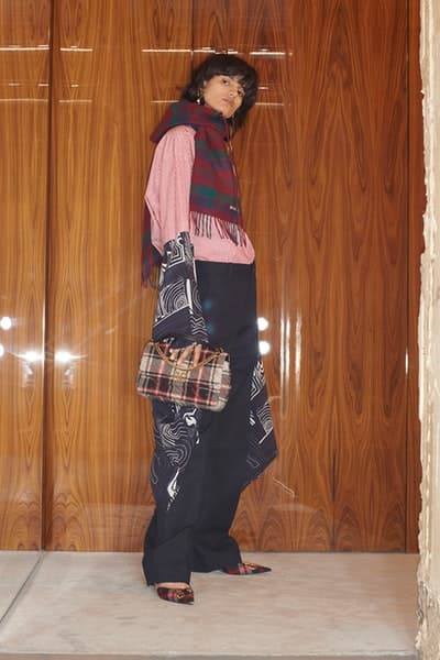一大トレンドを生み出す Balenciaga の2018年秋ルックブックを公開 デムナ・ヴァザリアの進化が垣間見えるウィメンズルックはヘッズ必見 5月23日 2018年秋コレクション Balenciaga バレンシアガ Demna Gvasalia デムナ・ヴァザリア ウィメンズウェア ルックブック 紳士服 オーバーサイズ タイトシルエット テーラードセットアップ ドレス 大判マフラー ブーティ バッグ アノラックパーカ HYPEBEAST ハイプビースト