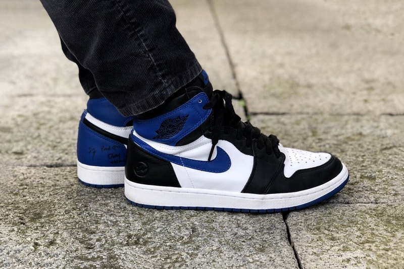藤原ヒロシが fragment design x Air Jordan 1 の未発表モデルを着用 稲妻ロゴをヒールに配した左右異なる色合いのコラボAJ1をチェック ソフネット 清永浩文 FUJIWARA&CO. 藤原ヒロシ 北海道 箱根 Air Jordan 1 fragment design フラグメント デザイン Nike ナイキ スウッシュ ヒール 稲妻ロゴ HYPEBEAST ハイプビースト