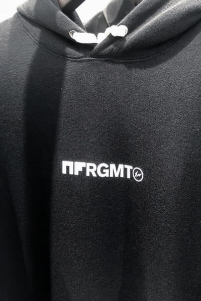 FUJIWARA&CO. のポップアップで販売されている限定アイテムを一挙ご紹介 藤原ヒロシと清永浩文が仕掛ける実験的プロジェクトの全貌をチェックせよ 〈SOPHNET.（ソフネット）〉のデザイナー 清永浩文が説明不要の東京ストリートのゴッドファーザー、藤原ヒロシをパートナーに招聘し、『KIYONAGA&CO』で限定ポップアップを開催中している。今回の“FUJIWARA&CO.”では約3週間もの間、『KIYONAGA&CO』に〈fragment design（フラグメント デザイン）〉のエッセンスを注入。そして、『HYPEBEAST』はその全貌を紐解くべく、読者が気になっていたであろう、店内の様子を撮影したフォトセットを独占入手することに成功した。  清永氏がプロデュースするパーソナルで実験的なショップには、“fragment Mirror”、“Frame Mirror”、“Canvas Mirror”など、“FUJIWARA&CO.”のロゴを配したアートピースを設置。また、〈Alpha Industries（アルファ インダストリーズ）〉のMA-1や、『POOL aoyama』、『PARK・ING GINZA』を彷彿させる“DEAD STOCK”リメイクTシャツ、そしてサカナクションがオーガナイズする「NF（Night Fishing）」とのコラボアイテムなども販売されている。だだ、数ある商品の中でも『頭文字D』の藤原とうふ店にオマージュを捧げ、『三原豆腐店』、そして“アジアのベストレストラン50”で4年連続頂点に輝いた『Gaggan』とのコラボレーションによるスパイシーな豆腐チョコレートは最も買い逃し厳禁だろう。  “FUJIWARA&CO.”のポップアップの模様は、上のフォトギャラリーから。お時間がある方、また福岡を訪れる予定がある方は是非、足を運んでみてはいかがだろうか。  この機会に、〈fragment design〉x〈OAKLEY（オークリー）〉のコラボレーションの際に敢行したHFのインタビューもあわせてご確認を。  FUJIWARA&CO. 住所：福岡県福岡市中央区赤坂1-12-6 Tel：092-791-5100