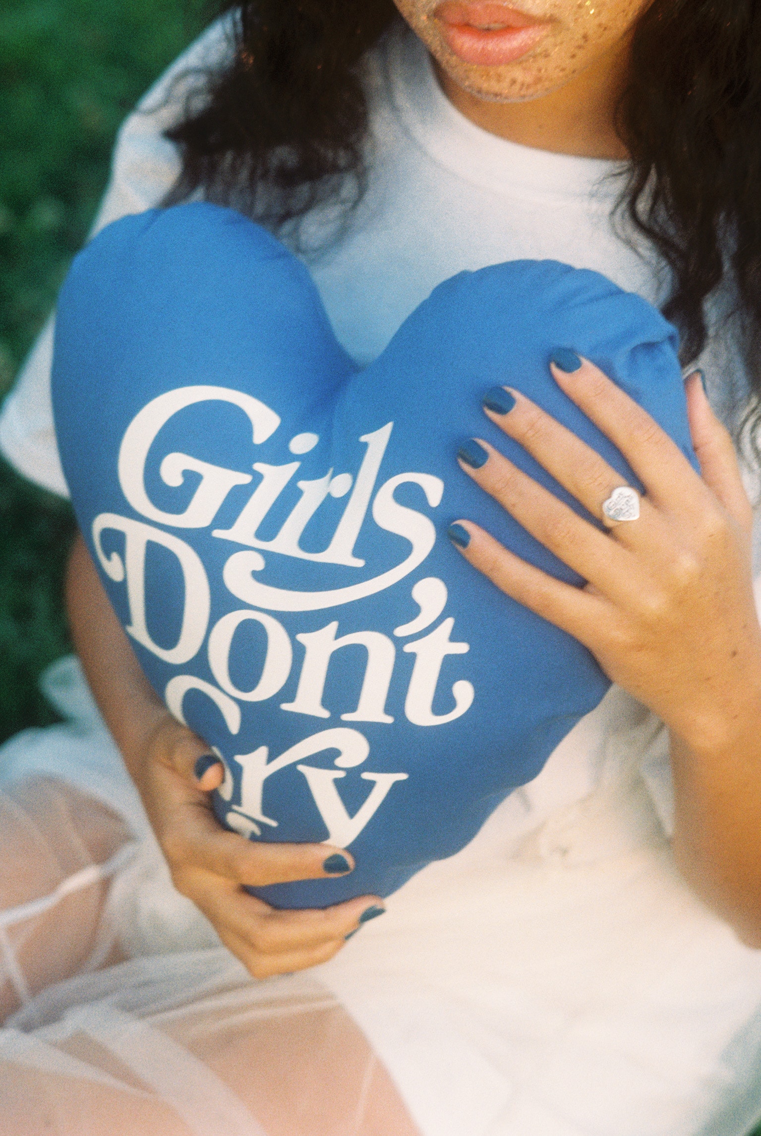 5月3日の1日限りで展開される Girls Don’t Cry 限定アイテムにフォーカスしたルックビジュアルが公開 verdy HYPEBEAST ハイプビースト