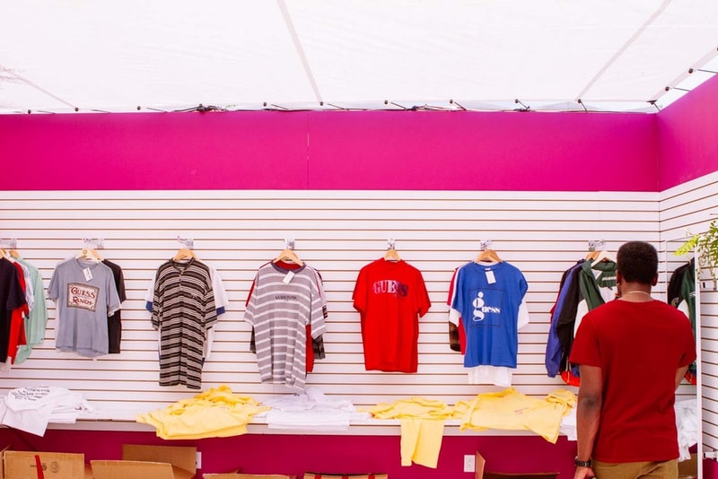 ハッピームードに染まった GUESS 主催の “Farmers Market” をレポート ショーン・ワザーズプーンと〈GUESS Jeans U.S.A.〉によるコラボアイテムに加え、〈Pintrill〉や〈Chainatown Market〉などを迎えた限定グッズもラインアップ VOTE FORWARD Sean Wotherspoon ショーン・ワザーズプーン GUESS Jeans U.S.A. ゲス ジーンズ U.S.A. Farmers Market The Pancake Epidemic Darren Romanelli ダレン・ロマンネリ MEDICOM TOY ベアブリック メディコム・トイ Pleasures プレジャーズ Chinatown Market チャイナタウンマーケット Pintrill ピントリル SOME WARE サム ウェア Cali Thornhill Dewitt カリ・ソーンヒル・デウィット HYPEBEAST ハイプビースト