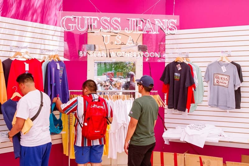 ハッピームードに染まった GUESS 主催の “Farmers Market” をレポート ショーン・ワザーズプーンと〈GUESS Jeans U.S.A.〉によるコラボアイテムに加え、〈Pintrill〉や〈Chainatown Market〉などを迎えた限定グッズもラインアップ VOTE FORWARD Sean Wotherspoon ショーン・ワザーズプーン GUESS Jeans U.S.A. ゲス ジーンズ U.S.A. Farmers Market The Pancake Epidemic Darren Romanelli ダレン・ロマンネリ MEDICOM TOY ベアブリック メディコム・トイ Pleasures プレジャーズ Chinatown Market チャイナタウンマーケット Pintrill ピントリル SOME WARE サム ウェア Cali Thornhill Dewitt カリ・ソーンヒル・デウィット HYPEBEAST ハイプビースト