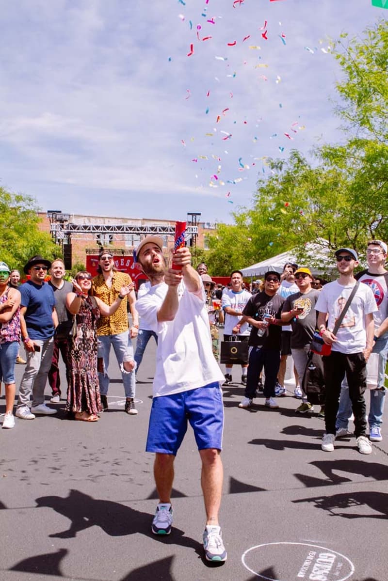 ハッピームードに染まった GUESS 主催の “Farmers Market” をレポート ショーン・ワザーズプーンと〈GUESS Jeans U.S.A.〉によるコラボアイテムに加え、〈Pintrill〉や〈Chainatown Market〉などを迎えた限定グッズもラインアップ VOTE FORWARD Sean Wotherspoon ショーン・ワザーズプーン GUESS Jeans U.S.A. ゲス ジーンズ U.S.A. Farmers Market The Pancake Epidemic Darren Romanelli ダレン・ロマンネリ MEDICOM TOY ベアブリック メディコム・トイ Pleasures プレジャーズ Chinatown Market チャイナタウンマーケット Pintrill ピントリル SOME WARE サム ウェア Cali Thornhill Dewitt カリ・ソーンヒル・デウィット HYPEBEAST ハイプビースト