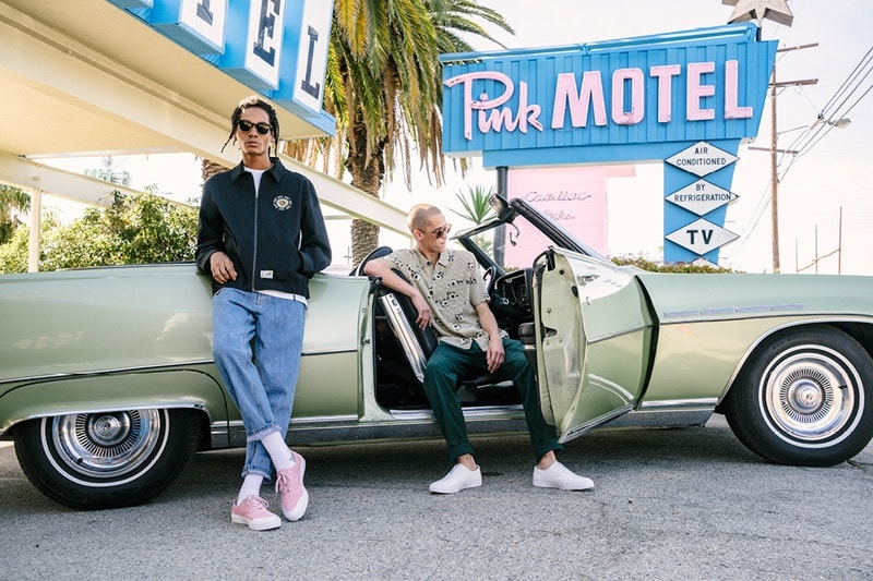 アメリカのロードトリップを彷彿させる HUF の2018年夏コレクション 格安モーテルにマッスルカー……旅に出たくなるルックブックから今季のキーピースをチェックせよ 〈HUF（ハフ）〉からアメリカのロードトリップに着想を得た2018年夏コレクション“The Last Resort”のルックブックが到着。今季は格安モーテルのネオンサインや貰ってもやり場に困るようなモノを取り扱うお土産屋にインスパイアされたグラフィックを採用し、Tシャツ、ボーリングシャツ、コーチジャケット、ジップアップフーディ、タイダイおよびカモフラ柄のストリートウェアなどを展開する。  また、フットウェアカテゴリーからは、〈HUF〉を象徴するInfinityラバーと立体感のあるフォクシングテープを組み合わせ、通気孔でHロゴを表現したヴァルカナイズド製法採用の新モデル、Cliveが登場。そして、スタイルとスキルを兼備するマイアミのトップスケーター、Brad Cromer（ブラッド・クローマー）のシグネチャーモデルはフラミングカラーのスエードにメイクオーバーされ、Hupper 2 Loもブルーナイトスエードとキャンバスの2種類がラインアップした。  〈HUF〉の“The Last Resort”コレクションは5月17日（現地時間）より発売開始とのことなので、@hufjpなどをチェックしつつ国内デリバリーの情報を仕入れていこう。  あわせて、新店舗『HUF HARAJUKU』のオープンに際して来日していた〈HUF〉のクリエイティブチームがレンズ付きフィルムで記録したフォトダイヤリー＆インタビューもチェックしてみてはいかが？