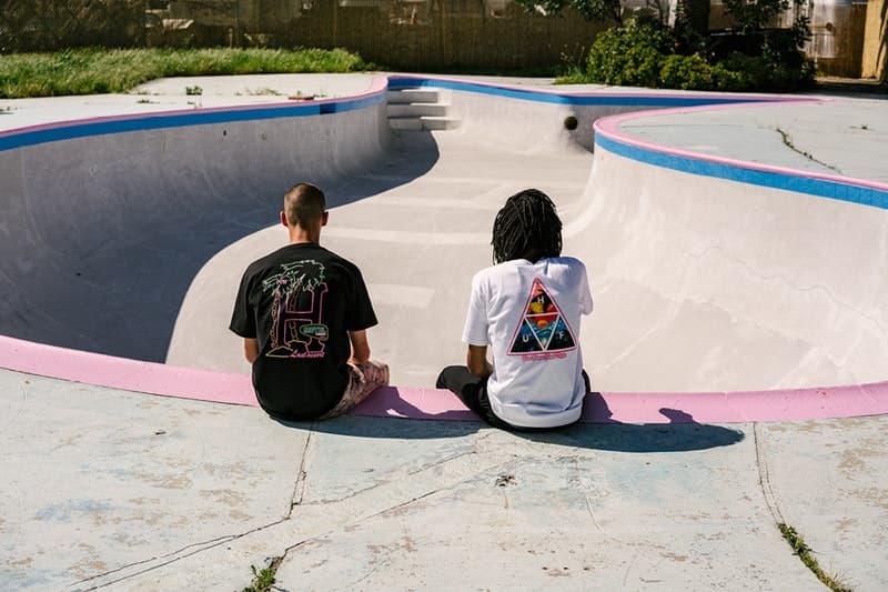 アメリカのロードトリップを彷彿させる HUF の2018年夏コレクション 格安モーテルにマッスルカー……旅に出たくなるルックブックから今季のキーピースをチェックせよ 〈HUF（ハフ）〉からアメリカのロードトリップに着想を得た2018年夏コレクション“The Last Resort”のルックブックが到着。今季は格安モーテルのネオンサインや貰ってもやり場に困るようなモノを取り扱うお土産屋にインスパイアされたグラフィックを採用し、Tシャツ、ボーリングシャツ、コーチジャケット、ジップアップフーディ、タイダイおよびカモフラ柄のストリートウェアなどを展開する。  また、フットウェアカテゴリーからは、〈HUF〉を象徴するInfinityラバーと立体感のあるフォクシングテープを組み合わせ、通気孔でHロゴを表現したヴァルカナイズド製法採用の新モデル、Cliveが登場。そして、スタイルとスキルを兼備するマイアミのトップスケーター、Brad Cromer（ブラッド・クローマー）のシグネチャーモデルはフラミングカラーのスエードにメイクオーバーされ、Hupper 2 Loもブルーナイトスエードとキャンバスの2種類がラインアップした。  〈HUF〉の“The Last Resort”コレクションは5月17日（現地時間）より発売開始とのことなので、@hufjpなどをチェックしつつ国内デリバリーの情報を仕入れていこう。  あわせて、新店舗『HUF HARAJUKU』のオープンに際して来日していた〈HUF〉のクリエイティブチームがレンズ付きフィルムで記録したフォトダイヤリー＆インタビューもチェックしてみてはいかが？