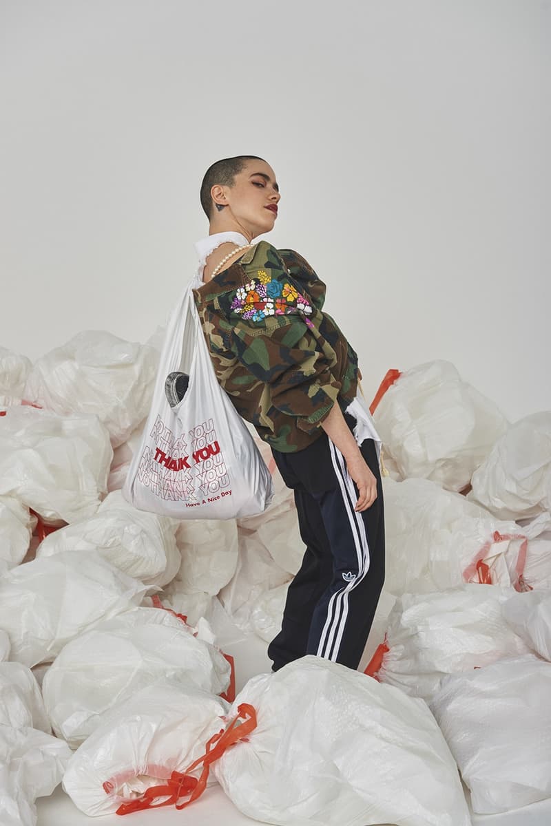 セレクトショップ HUKUMIKA が魅せる気鋭の国内ブランドを結集した前衛的エディトリアル 〈FACETASM 〉をはじめ〈DRESSEDUNDRESSED〉や〈Name.〉などドメスティックシーンを牽引するブランドの最新春夏アイテムを大胆にスタイリング 洋服からヘアスタイルに至るまでトータルコーディネートを提案する新感覚オンラインセレクトショップ『HUKUMIKA（フクミカ）』が、2018年春夏のアイテムを使用したアヴァンギャルドな最新エディトリアルを発表。今回のフォトセットでは、〈FACETASM（ファセッタズム）〉、〈DRESSEDUNDRESSED（ドレスドアンドレスド）〉、〈DISCOVERED（ディスカバード）〉、〈Name.（ネーム）〉、〈gilet（ジレ）〉といった同ショップの主要ブランドを大胆にフィーチャーしている。  ファイヤーパターンの刺繍がトレンド感を醸す〈DISCOVERED〉のロングジャケット、某スポーツブランドのロゴを掛け合わせたアイデア勝ちな〈gilet〉のBruderスウェット、胸元にデニム生地をあしらった〈yoshio kubo（ヨシオ クボ）〉のスプリングコートや光沢が強烈なポリエステル素材のショーツ、タータンチェック柄のシャツとキルトスカートを合わせた〈FACETASM〉のメンズワンピースなど、多彩な色と柄の共存が全ルックを通じて表現されている。また、モデルたちの足元を飾る〈BODYSONG.（ボディソング）〉のダッドスニーカーや〈yoshio kubo〉のダメージ加工デッキシューズは、現在を切り取ったスタイリングのひとつであろう。全編に渡って広がる無数のゴミ袋は、過度な消費文化としてのファッションの在り方を問う皮肉めいたメタファーか。  これらのアイテムは、現在『HUKUMIKA』にて販売中。まずは上のフォトロールより斬新なスタイリングが作り出す独特の世界観をチェックしてみてよう。