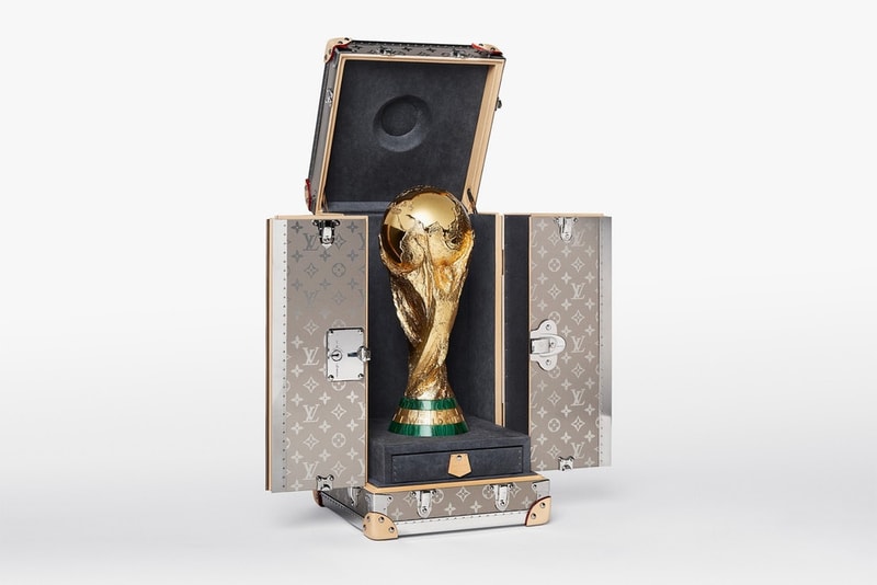 Louis Vuitton が2018年ロシアW杯の優勝トロフィーケース＆限定トランクを公式発表 お馴染みのモノグラム柄を纏いリュクスなチタン合金で堅牢に仕上げた逸品が遂にベールを脱ぐ 伊勢丹新宿 Adidas 勝色 Collection Suchmos サチモス NHK テーマソング 2018 FIFA ワールドカップロシア Louis Vuitton ルイ・ヴィトン モノグラム柄 トロフィーケース LV アディダス 公式オンラインストア 7月15日 HYPEBEAST ハイプビースト