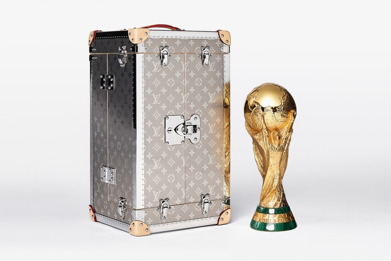 Louis Vuitton が2018年ロシアW杯の優勝トロフィーケース＆限定トランクを公式発表 お馴染みのモノグラム柄を纏いリュクスなチタン合金で堅牢に仕上げた逸品が遂にベールを脱ぐ 伊勢丹新宿 Adidas 勝色 Collection Suchmos サチモス NHK テーマソング 2018 FIFA ワールドカップロシア Louis Vuitton ルイ・ヴィトン モノグラム柄 トロフィーケース LV アディダス 公式オンラインストア 7月15日 HYPEBEAST ハイプビースト
