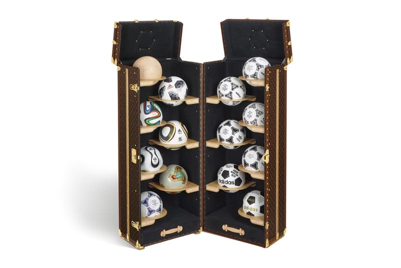 Louis Vuitton が2018年ロシアW杯の優勝トロフィーケース&限定トランクを公式発表 お馴染みのモノグラム柄を纏いリュクスなチタン合金で堅牢に仕上げた逸品が遂にベールを脱ぐ 伊勢丹新宿 Adidas 勝色 Collection Suchmos サチモス NHK テーマソング 2018 FIFA ワールドカップロシア Louis Vuitton ルイ・ヴィトン モノグラム柄 トロフィーケース LV アディダス 公式オンラインストア 7月15日 HYPEBEAST ハイプビースト