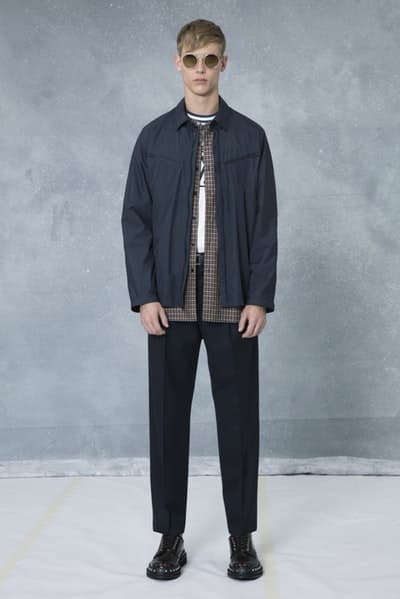 メゾンとしての威厳とクリエイティブ性を追求した Louis Vuitton 2018年秋冬プレコレクション キム・ジョーンズが約7年間過ごした〈LV〉に伝えたかった一言は、“Louis Vuitton Merci（ルイ・ヴィトンありがとう）” Virgil Abloh ヴァージル・アブロー Kim Jones キム・ジョーンズ Louis Vuitton ルイ・ヴィトン Dior Homme ディオール・オム 2018年秋冬プレコレクション ルックブック LV Louis Vuitton Merci ルイ・ヴィトンありがとう Vivienne ヴィヴィエンヌ ムートンコート トラッカージャケット サイコロ 開襟シャツ モノグラム模様 デニムパンツ HYPEBEAST ハイプビースト