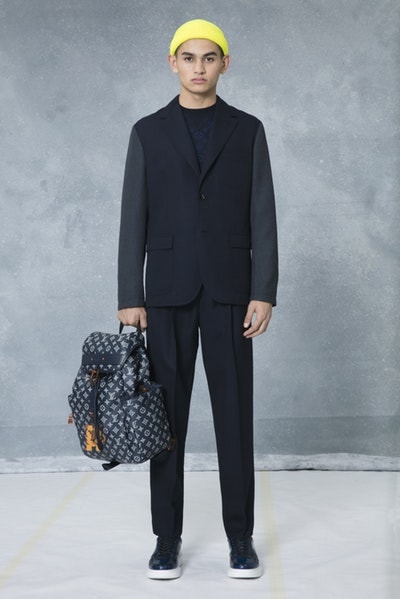 メゾンとしての威厳とクリエイティブ性を追求した Louis Vuitton 2018年秋冬プレコレクション キム・ジョーンズが約7年間過ごした〈LV〉に伝えたかった一言は、“Louis Vuitton Merci（ルイ・ヴィトンありがとう）” Virgil Abloh ヴァージル・アブロー Kim Jones キム・ジョーンズ Louis Vuitton ルイ・ヴィトン Dior Homme ディオール・オム 2018年秋冬プレコレクション ルックブック LV Louis Vuitton Merci ルイ・ヴィトンありがとう Vivienne ヴィヴィエンヌ ムートンコート トラッカージャケット サイコロ 開襟シャツ モノグラム模様 デニムパンツ HYPEBEAST ハイプビースト