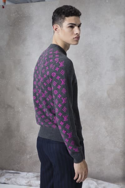 メゾンとしての威厳とクリエイティブ性を追求した Louis Vuitton 2018年秋冬プレコレクション キム・ジョーンズが約7年間過ごした〈LV〉に伝えたかった一言は、“Louis Vuitton Merci(ルイ・ヴィトンありがとう)” Virgil Abloh ヴァージル・アブロー Kim Jones キム・ジョーンズ Louis Vuitton ルイ・ヴィトン Dior Homme ディオール・オム 2018年秋冬プレコレクション ルックブック LV Louis Vuitton Merci ルイ・ヴィトンありがとう Vivienne ヴィヴィエンヌ ムートンコート トラッカージャケット サイコロ 開襟シャツ モノグラム模様 デニムパンツ HYPEBEAST ハイプビースト