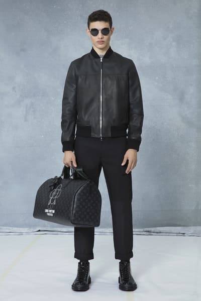 メゾンとしての威厳とクリエイティブ性を追求した Louis Vuitton 2018年秋冬プレコレクション キム・ジョーンズが約7年間過ごした〈LV〉に伝えたかった一言は、“Louis Vuitton Merci(ルイ・ヴィトンありがとう)” Virgil Abloh ヴァージル・アブロー Kim Jones キム・ジョーンズ Louis Vuitton ルイ・ヴィトン Dior Homme ディオール・オム 2018年秋冬プレコレクション ルックブック LV Louis Vuitton Merci ルイ・ヴィトンありがとう Vivienne ヴィヴィエンヌ ムートンコート トラッカージャケット サイコロ 開襟シャツ モノグラム模様 デニムパンツ HYPEBEAST ハイプビースト