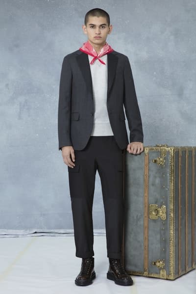 メゾンとしての威厳とクリエイティブ性を追求した Louis Vuitton 2018年秋冬プレコレクション キム・ジョーンズが約7年間過ごした〈LV〉に伝えたかった一言は、“Louis Vuitton Merci(ルイ・ヴィトンありがとう)” Virgil Abloh ヴァージル・アブロー Kim Jones キム・ジョーンズ Louis Vuitton ルイ・ヴィトン Dior Homme ディオール・オム 2018年秋冬プレコレクション ルックブック LV Louis Vuitton Merci ルイ・ヴィトンありがとう Vivienne ヴィヴィエンヌ ムートンコート トラッカージャケット サイコロ 開襟シャツ モノグラム模様 デニムパンツ HYPEBEAST ハイプビースト