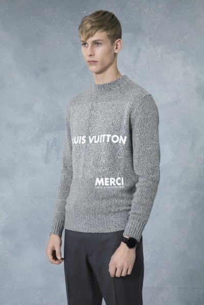 メゾンとしての威厳とクリエイティブ性を追求した Louis Vuitton 2018年秋冬プレコレクション キム・ジョーンズが約7年間過ごした〈LV〉に伝えたかった一言は、“Louis Vuitton Merci（ルイ・ヴィトンありがとう）” Virgil Abloh ヴァージル・アブロー Kim Jones キム・ジョーンズ Louis Vuitton ルイ・ヴィトン Dior Homme ディオール・オム 2018年秋冬プレコレクション ルックブック LV Louis Vuitton Merci ルイ・ヴィトンありがとう Vivienne ヴィヴィエンヌ ムートンコート トラッカージャケット サイコロ 開襟シャツ モノグラム模様 デニムパンツ HYPEBEAST ハイプビースト