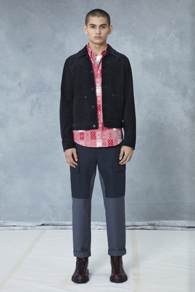 メゾンとしての威厳とクリエイティブ性を追求した Louis Vuitton 2018年秋冬プレコレクション キム・ジョーンズが約7年間過ごした〈LV〉に伝えたかった一言は、“Louis Vuitton Merci（ルイ・ヴィトンありがとう）” Virgil Abloh ヴァージル・アブロー Kim Jones キム・ジョーンズ Louis Vuitton ルイ・ヴィトン Dior Homme ディオール・オム 2018年秋冬プレコレクション ルックブック LV Louis Vuitton Merci ルイ・ヴィトンありがとう Vivienne ヴィヴィエンヌ ムートンコート トラッカージャケット サイコロ 開襟シャツ モノグラム模様 デニムパンツ HYPEBEAST ハイプビースト