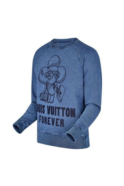 メゾンとしての威厳とクリエイティブ性を追求した Louis Vuitton 2018年秋冬プレコレクション キム・ジョーンズが約7年間過ごした〈LV〉に伝えたかった一言は、“Louis Vuitton Merci（ルイ・ヴィトンありがとう）” Virgil Abloh ヴァージル・アブロー Kim Jones キム・ジョーンズ Louis Vuitton ルイ・ヴィトン Dior Homme ディオール・オム 2018年秋冬プレコレクション ルックブック LV Louis Vuitton Merci ルイ・ヴィトンありがとう Vivienne ヴィヴィエンヌ ムートンコート トラッカージャケット サイコロ 開襟シャツ モノグラム模様 デニムパンツ HYPEBEAST ハイプビースト