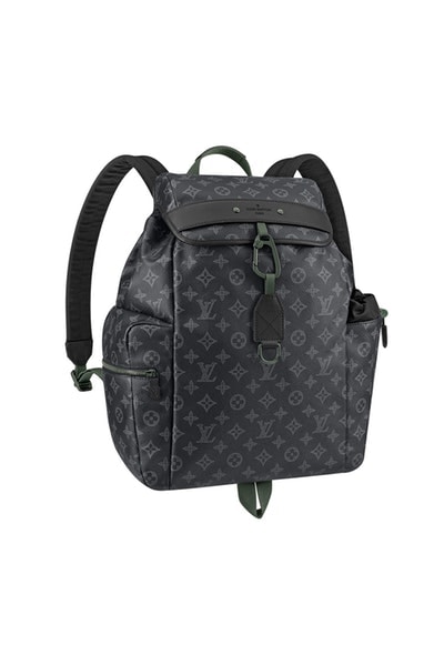 メゾンとしての威厳とクリエイティブ性を追求した Louis Vuitton 2018年秋冬プレコレクション キム・ジョーンズが約7年間過ごした〈LV〉に伝えたかった一言は、“Louis Vuitton Merci（ルイ・ヴィトンありがとう）” Virgil Abloh ヴァージル・アブロー Kim Jones キム・ジョーンズ Louis Vuitton ルイ・ヴィトン Dior Homme ディオール・オム 2018年秋冬プレコレクション ルックブック LV Louis Vuitton Merci ルイ・ヴィトンありがとう Vivienne ヴィヴィエンヌ ムートンコート トラッカージャケット サイコロ 開襟シャツ モノグラム模様 デニムパンツ HYPEBEAST ハイプビースト