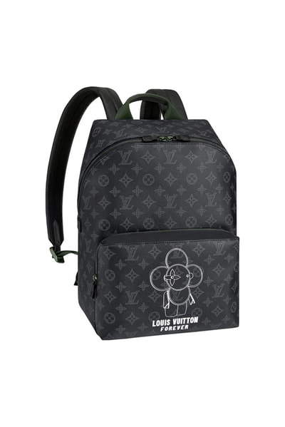 メゾンとしての威厳とクリエイティブ性を追求した Louis Vuitton 2018年秋冬プレコレクション キム・ジョーンズが約7年間過ごした〈LV〉に伝えたかった一言は、“Louis Vuitton Merci（ルイ・ヴィトンありがとう）” Virgil Abloh ヴァージル・アブロー Kim Jones キム・ジョーンズ Louis Vuitton ルイ・ヴィトン Dior Homme ディオール・オム 2018年秋冬プレコレクション ルックブック LV Louis Vuitton Merci ルイ・ヴィトンありがとう Vivienne ヴィヴィエンヌ ムートンコート トラッカージャケット サイコロ 開襟シャツ モノグラム模様 デニムパンツ HYPEBEAST ハイプビースト