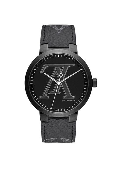 メゾンとしての威厳とクリエイティブ性を追求した Louis Vuitton 2018年秋冬プレコレクション キム・ジョーンズが約7年間過ごした〈LV〉に伝えたかった一言は、“Louis Vuitton Merci（ルイ・ヴィトンありがとう）” Virgil Abloh ヴァージル・アブロー Kim Jones キム・ジョーンズ Louis Vuitton ルイ・ヴィトン Dior Homme ディオール・オム 2018年秋冬プレコレクション ルックブック LV Louis Vuitton Merci ルイ・ヴィトンありがとう Vivienne ヴィヴィエンヌ ムートンコート トラッカージャケット サイコロ 開襟シャツ モノグラム模様 デニムパンツ HYPEBEAST ハイプビースト