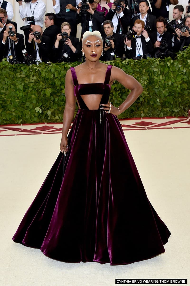 モードの祭典 MET Gala 2018 に来場したセレブリティたちを激写 〈Louis Vuitton〉の初見スーツに身を包んだヴァージル・アブローやカイリー・ジェンナーの腰に手を回し登場したTravis Scottら、各界のスターの着こなしをチェック Vogue Anna Wintour アナ・ウィンター MET Gala 2018 ファッション 音楽 エンターテイメント アート Maison Margiela メゾン・マルジェラ Rihanna リアーナ Louis Vuitton ルイ・ヴィトン Nike ナイキ Air Jordan 1 Virgil Abloh ヴァージル・アブロー Alexander Wang アレキサンダー・ワン Travis Scott トラヴィス・スコット Kylie Jenner カイリー・ジェンナー Chrome Hearts クロムハーツ Bella Hadid ベラ・ハディッド ブラックパンサー Chadwick Boseman チャドウィック・ボーズマン Gucci グッチ Alessandro Michele アレッサンドロ・ミケーレ Luka Sabbat ルカ・サバット HYPEBEAST ハイプビースト