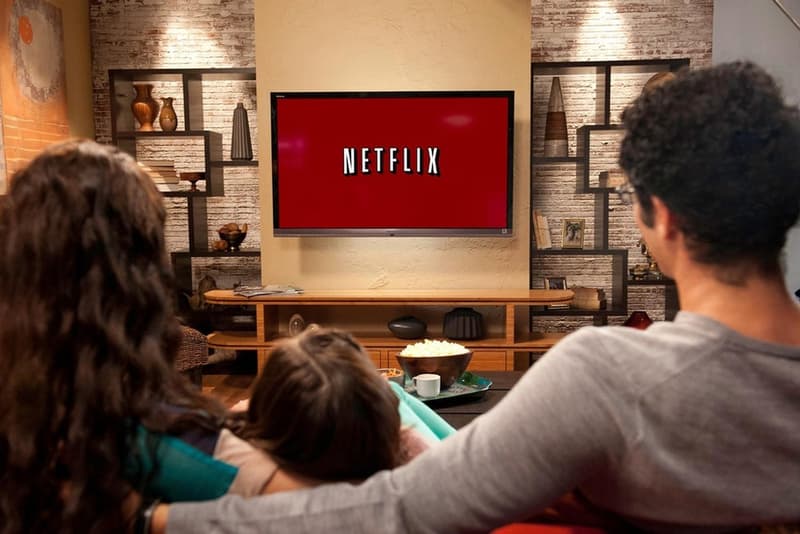 Netflix がいま最も世界で価値のあるメディア企業に輝く オバマ夫妻とのパートナーシップ締結が株価上昇の大きな要因か? Barack Obama バラク オバマ Netflix ネットフリックス 大手ストリーミング会社 Disney ディズニー 1,490億ドル 約16兆3,500億円 Comcast コムキャスト ユーザー数 1億2,500万人 HYPEBEAST ハイプビースト