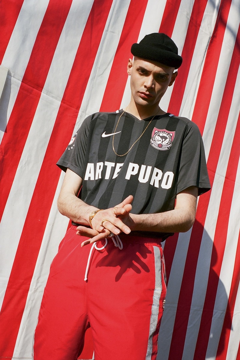 バルセロナ発のスニーカーブティック 24 Kilates と Nike による限定サッカージャージが登場 スペインカルチャーを踏襲した遊び心溢れる逸品が完成 2018 FIFA ワールドカップロシア adidas Skateboarding アディダス スケートボーディング Mark Gonzales マーク・ゴンザレス Umbro アンブロ Lost Management Cities ロスト マネージメント シティーズ スペイン バルセロナ 24 Kilates Nike ナイキ ARTE PURO Vネックシャツ サッカージャージ 5月31日 HYPEBEAST ハイプビースト
