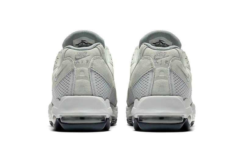 夏仕様にメイクオーバーされたNike Air Max 95 Ultra Premium BR 暑くなる季節に嬉しい涼しげな装いのAM95がスタンバイ 数多くの伝説を持つ〈Nike（ナイキ）〉Air Max 95の歴史に新たな1ページが加わる。Air Max 95 Ultra Premium BRは、2015年に同シューズの生誕20周年を記念して制作され、以来断続的にリリースされているAir Max 95 Ultraシリーズの最新作となる。  人間の筋肉からヒントを得たという同モデルを特徴付ける流線的なアッパーは、オリジナルモデルと比べレイヤーを簡略化、通気性の良い軽量のメッシュ素材を使用し、アクセントにスエードを重ねた構成で、トゥキャップには上質なレザーが用いられている。また、ソールにもマイナーチェンジが施され、過去のAM95 Ultraシリーズや2016年に復刻リリースのAir Max 96でも使用されてきたボリューム感を抑えたAIRユニットに置き換えられ、アウトソールも同パターンを踏襲。現状、カラーウェイは、グレー/カーキとホワイト/サーモンピンク、オールブラックの3色が確認されている。  リリースに関する詳細は公式発表されていないが、上のフォトロールよりそのビジュアルをチェックし、今後の〈Nike〉のアップデートに備えよう。