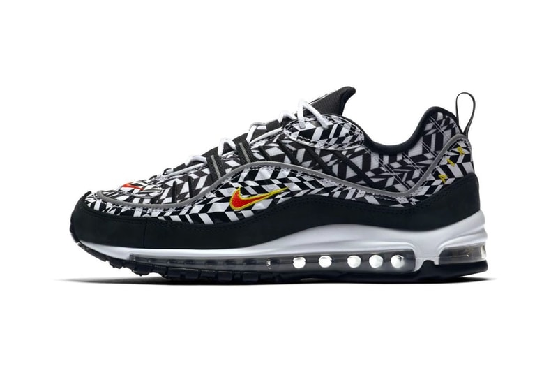 Nike より強烈な総柄プリントを採用した Air Max 98 “AOP” パックが登場 幾何学模様とカモ柄の個性豊かな2パターンがラインアップ スニーカーブームも一段落した90年代後半に登場したAir Max 98は、伝説のAir Max 95の生みの親、Sergio Lozano（セルジオ・ロザーノ）によって生み出されたシューズであるが、本モデルはそのアッパーのデザインや構成から、前年に発売された兄貴分のAir Max 97と比べるとカラフルで派手めの配色や素材を用いてリリースされる傾向にある。今回発表された“AOP(All-Over Print) ”パックでもその特徴が全面に出されている。  ブラック/ホワイトは〈ACRONYM®（アクロニウム）〉のAir VaporMax Moc 2にも通ずる幾何学模様が印象的であるが、ブラックのシュータンとマッドガードを装着することによって実際のデザイン以上に引き締まった印象を与える。一方、カモフラージュモデルは、部位によって異なるトーンのカモ柄がグラデーションのアッパーを構成。こちらのシュータンでも先述の幾何学模様が確認できる。両カラーウェイともにリフレクティブ素材のパイピングがあしらわれ、イエローで縁取りしたオレンジの小さなスウッシュを刺繍。そして、ソールはシンプルにホワイトのミッドソールに、当時の最先端テクノロジーであったフルレングスのMAX AIRが組み込まれ、アウトソールをブラックで仕上げている。  Air Max 98 “AOL”パックの発売日は5月31日（現地時間）、価格は160ドル（約176,00円）となる模様。上のフォトロールより各カラーウェイをチェックし、国内展開については〈Nike（ナイキ）〉からの続報を待とう。 HYPEBEAST