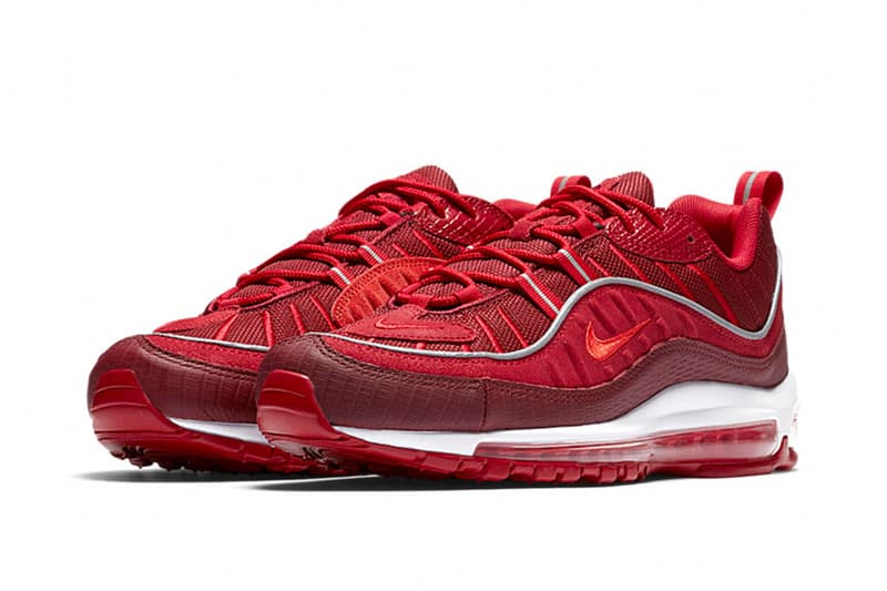 夏に映える情熱カラーに身を包んだ Nike Air Max 98 “Team Red” が登場 同系色でまとめつつもエンボスレザーやヌバックの部分使いでこなれ感アップ Virgil Abloh ヴァージル・アブロー ACRONYM® アクロニウム Nike ナイキ Air Max 98 アッパーデザイン フルレングス ビジブルAirユニット エンボスレザー ヌバック Air Max 98“Team Red” 5月10日(木) 19,440円 SNKRS HYPEBEAST ハイプビースト