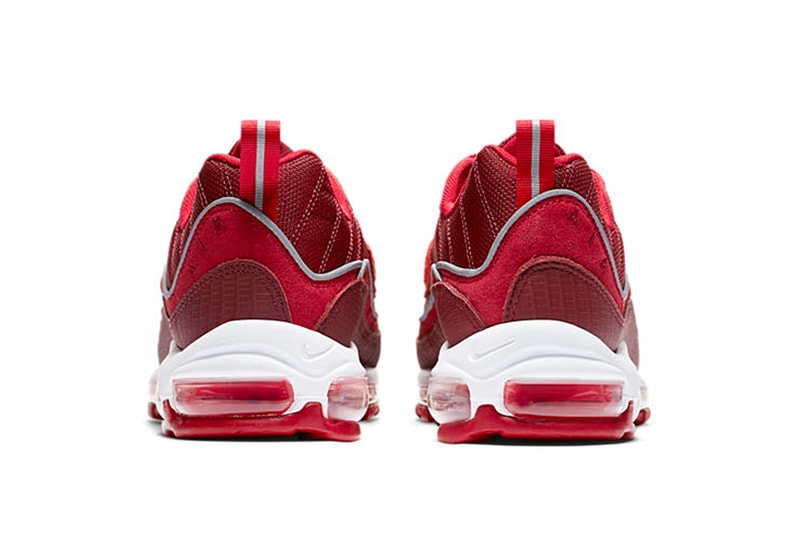夏に映える情熱カラーに身を包んだ Nike Air Max 98 “Team Red” が登場 同系色でまとめつつもエンボスレザーやヌバックの部分使いでこなれ感アップ Virgil Abloh ヴァージル・アブロー ACRONYM® アクロニウム Nike ナイキ Air Max 98 アッパーデザイン フルレングス ビジブルAirユニット エンボスレザー ヌバック Air Max 98“Team Red” 5月10日（木） 19,440円 SNKRS HYPEBEAST ハイプビースト