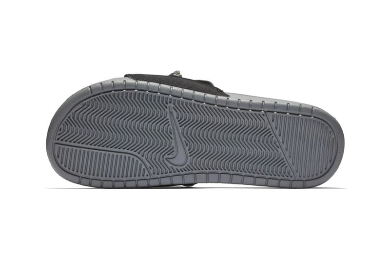 Nike からベルトをまさかのジップ付きのポーチに改良した斬新な Benassi JDI が登場 足元にひとネタ仕込みたいという方は是非 夏になると頭角を表す〈Nike(ナイキ)〉のスライドサンダル、Benassi JDIから斬新すぎる新パッケージが登場。“Fanny Pack”とタイトルでもそのユーモラスなアプローチを宣言している本コレクションは、ブラック/グレーとともに夏に映えるビビッドな配色を採用し、サンダルのベルト部分がジップ付きのポーチへと改良されている。これによりスライドサンダルに若干の機能性が追加されたが、果たしてどのように使うべきなのか。容量を考えても鍵や小銭などが理想的かもしれない。 もし自分がコンビニやビーチサイドなどの店員で、お会計の際に片足立ちをしてサンダルから小銭を取り出すお客さんに遭遇したらと妄想すると……。Benassi JDI “Fanny Pack”は、まもなく〈Nike〉の取扱店舗にデリバリーされるとのこと。足元に小ネタを仕込みたいという方は、ブランドからのアップデートをお見逃しなく。 サンダルをお探しの方は、オリジナルレオパードを落とし込んだ〈SUICOKE(スイコック)〉x〈WACKO MARIA(ワコ マリア)〉のビーチサンダルや、ミリタリーな配色が購買意欲を駆り立てる〈Teva®(テバ)〉と〈PORTER(ポーター)〉のストラップ付きサンダルなどもあわせてチェックしてみてはいかがだろうか。