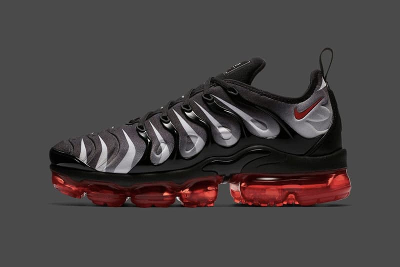 Nike よりエッジィな表情が魅力の Air VaporMax Plus “Red Shark Tooth” が登場 ヴィヴィッドカラーを各所に落とし込んだ1足が遂にデビュー？ SNKRS Nike ナイキ Air Max 98“Team Red” Air Max 1“Red Curry” Air VaporMax Plus ブラック ホワイト スパイクパターン マップラ TPUケージ クリアレッド VaporMaxソール スウッシュ HYPEBEAST ハイプビースト