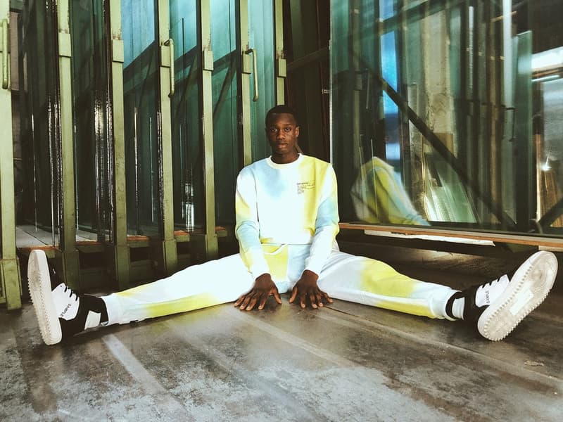 Off-White™ と The Webster が夏の訪れを感じさせる色鮮やかなカプセルコレクションを制作 アンディ・ウォーホルやジャスパー・ジョーンズが活躍した60年代のソーホーが着想源 HYPEBEAST 今年1月に〈Raf Simons(ラフ・シモンズ)〉ともコラボレーションした高感度セレクト『The Webster(ザ・ウェブスター)』がソーホー店オープンを記念して、Virgil Abloh(ヴァージル・アブロー)が主宰する〈Off-White™(オフホワイト)〉を招聘し、カプセルコレクションを制作した。現在は不動産価値が高騰して一等地となってしまったが、Andy Warhol(アンディ・ウォーホル)やJasper Johns(ジャスパー・ジョーンズ)が暮らしていた60年代のソーホーに着想を得た同コレクションでは、今後流行が再燃しそうなタイダイのアイテムやグラデーションロゴを採用したフーディ、Tシャツなどを展開する。〈Off-White™〉x『The Webster』のカプセルは、5月17日(現地時間)より『The Webster』の実店舗ならびにオンラインストアにて発売開始。イメージビジュアルは、上のフォトギャラリーからご確認を。 ちなみに、『HYPEBEAST』が独占密着で撮影したVirgil初のアート展“PAY PER VIEW”のドキュメンタリーはもうチェックした?