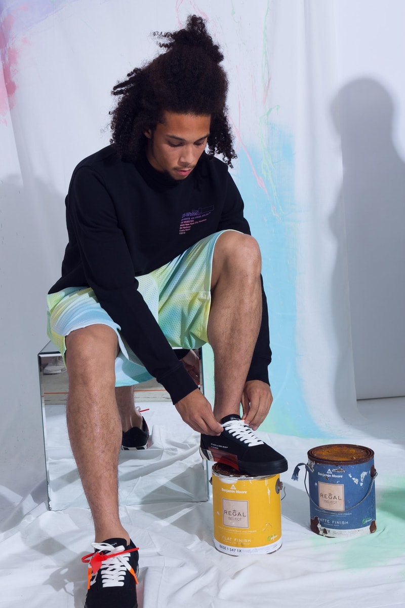Off-White™ と The Webster が夏の訪れを感じさせる色鮮やかなカプセルコレクションを制作 アンディ・ウォーホルやジャスパー・ジョーンズが活躍した60年代のソーホーが着想源 HYPEBEAST 今年1月に〈Raf Simons（ラフ・シモンズ）〉ともコラボレーションした高感度セレクト『The Webster（ザ・ウェブスター）』がソーホー店オープンを記念して、Virgil Abloh（ヴァージル・アブロー）が主宰する〈Off-White™（オフホワイト）〉を招聘し、カプセルコレクションを制作した。現在は不動産価値が高騰して一等地となってしまったが、Andy Warhol（アンディ・ウォーホル）やJasper Johns（ジャスパー・ジョーンズ）が暮らしていた60年代のソーホーに着想を得た同コレクションでは、今後流行が再燃しそうなタイダイのアイテムやグラデーションロゴを採用したフーディ、Tシャツなどを展開する。〈Off-White™〉x『The Webster』のカプセルは、5月17日（現地時間）より『The Webster』の実店舗ならびにオンラインストアにて発売開始。イメージビジュアルは、上のフォトギャラリーからご確認を。  ちなみに、『HYPEBEAST』が独占密着で撮影したVirgil初のアート展“PAY PER VIEW”のドキュメンタリーはもうチェックした？