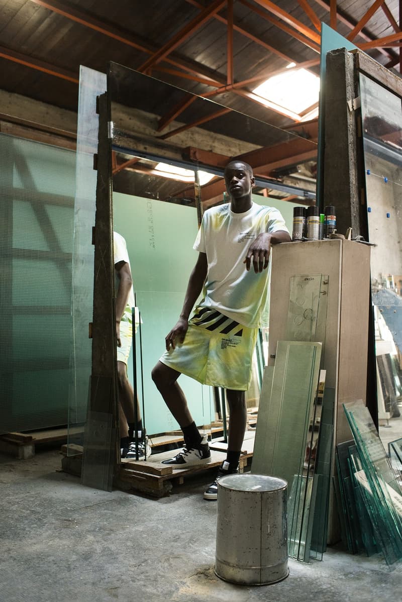 Off-White™ と The Webster が夏の訪れを感じさせる色鮮やかなカプセルコレクションを制作 アンディ・ウォーホルやジャスパー・ジョーンズが活躍した60年代のソーホーが着想源 HYPEBEAST 今年1月に〈Raf Simons（ラフ・シモンズ）〉ともコラボレーションした高感度セレクト『The Webster（ザ・ウェブスター）』がソーホー店オープンを記念して、Virgil Abloh（ヴァージル・アブロー）が主宰する〈Off-White™（オフホワイト）〉を招聘し、カプセルコレクションを制作した。現在は不動産価値が高騰して一等地となってしまったが、Andy Warhol（アンディ・ウォーホル）やJasper Johns（ジャスパー・ジョーンズ）が暮らしていた60年代のソーホーに着想を得た同コレクションでは、今後流行が再燃しそうなタイダイのアイテムやグラデーションロゴを採用したフーディ、Tシャツなどを展開する。〈Off-White™〉x『The Webster』のカプセルは、5月17日（現地時間）より『The Webster』の実店舗ならびにオンラインストアにて発売開始。イメージビジュアルは、上のフォトギャラリーからご確認を。  ちなみに、『HYPEBEAST』が独占密着で撮影したVirgil初のアート展“PAY PER VIEW”のドキュメンタリーはもうチェックした？