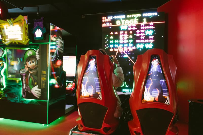 現代グライムシーンの最重要MCの Skepta x Nike による Air Max 97/BW ローンチイベントに潜入 ゲームセンターで無邪気に遊ぶSkeptaの姿をチェック 現代グライムシーン MC Skepta スケプタ Nike ナイキ Air Max 97/BW フォトセット バスケット ボウリング インベーダーゲーム UFOキャッチャー Myth Syzer マイス シーザー Hamza ハムザ 13Block 13 ブロック ライブパフォーマンス HYPEBEAST ハイプビースト